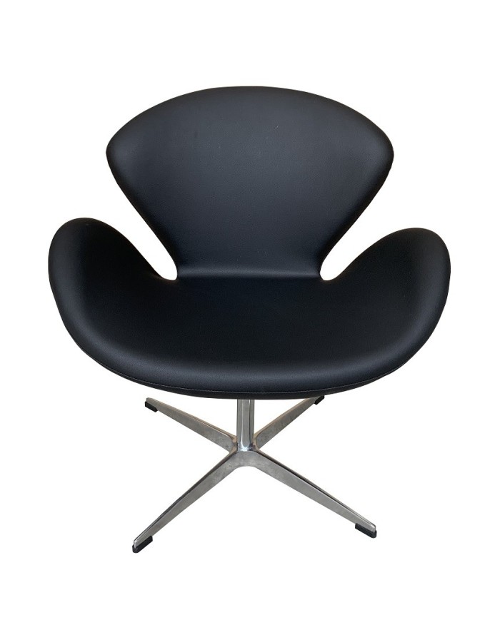 Sillón SW, tapizado en similpiel negra