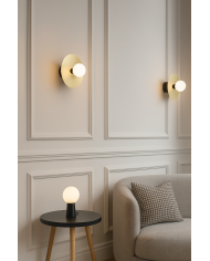 Aplique GRUND, metal dorado y negro, tulipa blanca