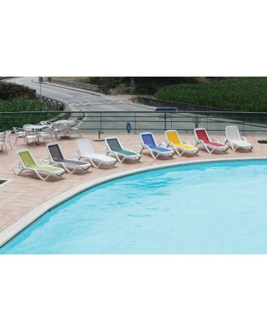 Tumbona CARIHUELA, apilable, polipropileno blanco, textilene negro